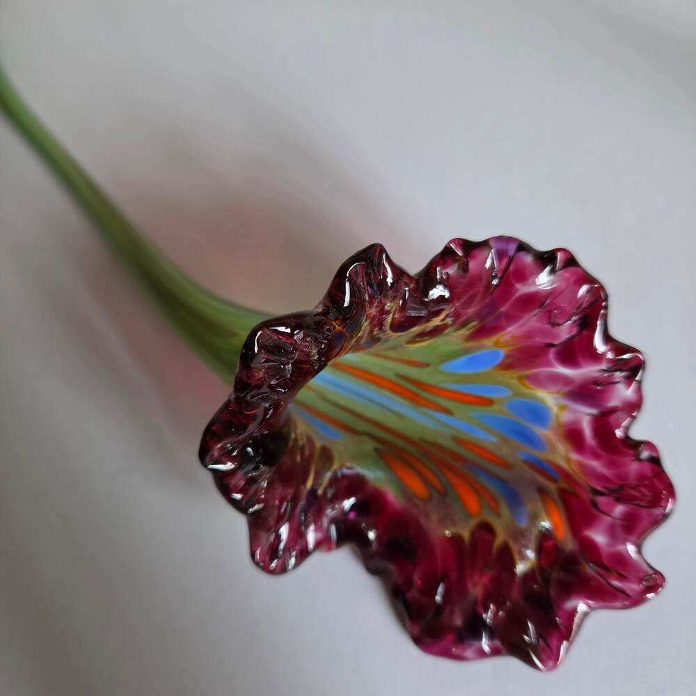 Vintage Beautiful Hand-Blown Art Glass Long Stem Flower Figurine